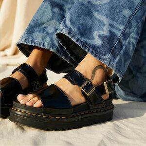 Dr. Martens VOSS Patent Leather Strap Sandals in Black Lampe